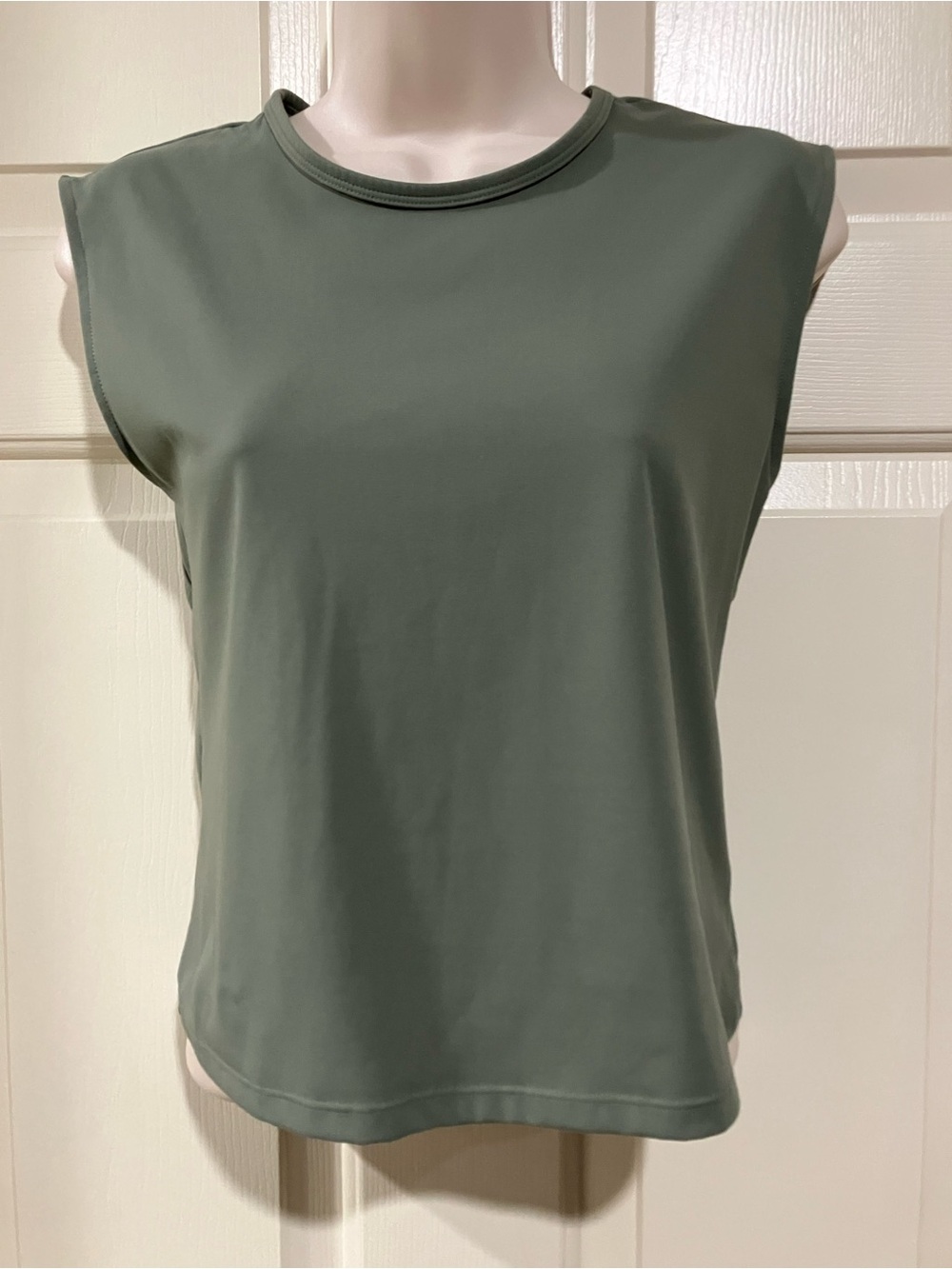 Calla woman size medium tank top